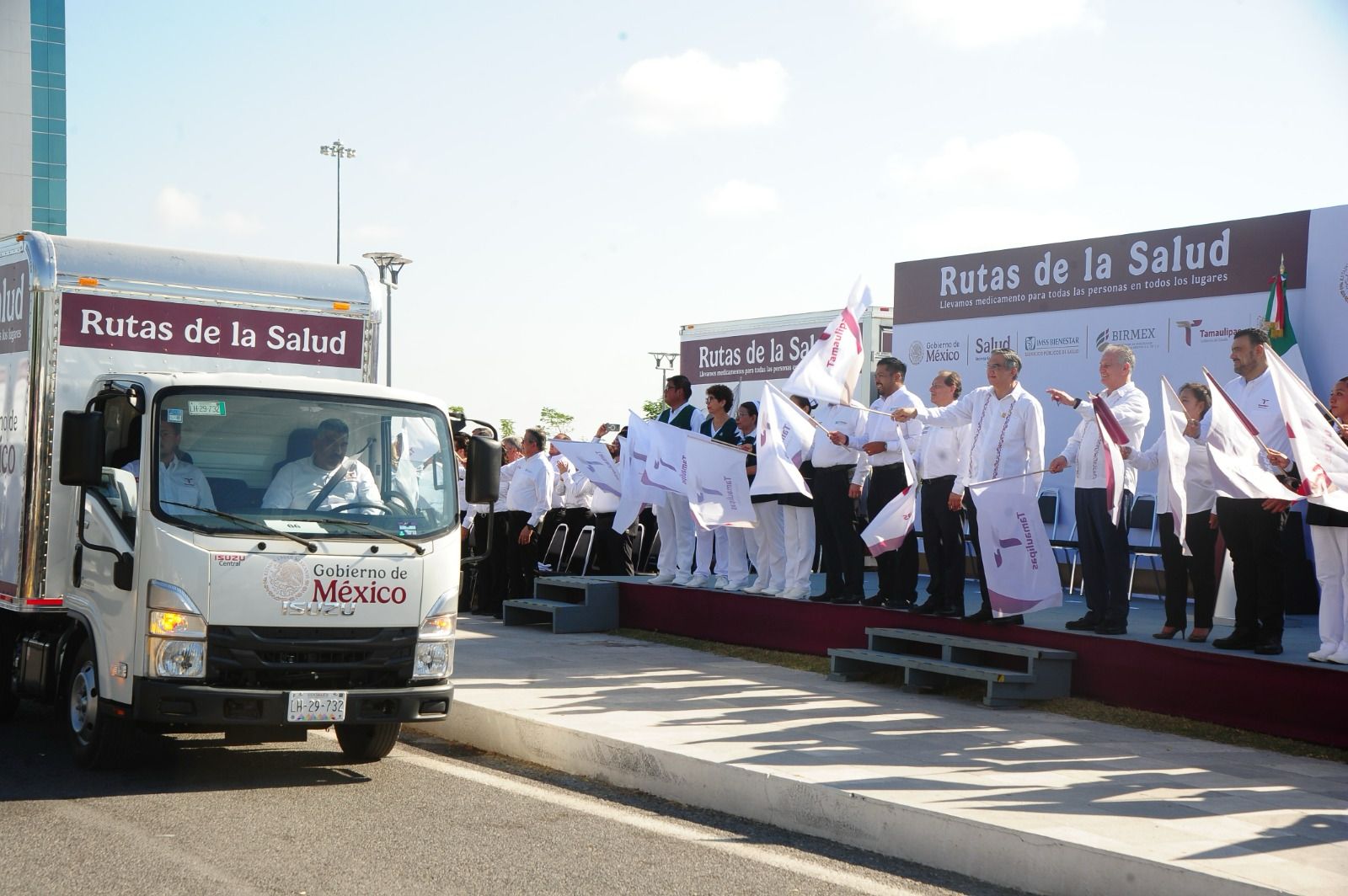 19-ago-P-1-Da-Americo-banderazo-historico-a-las-Rutas-de-la-Salud-en-Tamaulipas_-garantizan-abasto-de-medicamentos