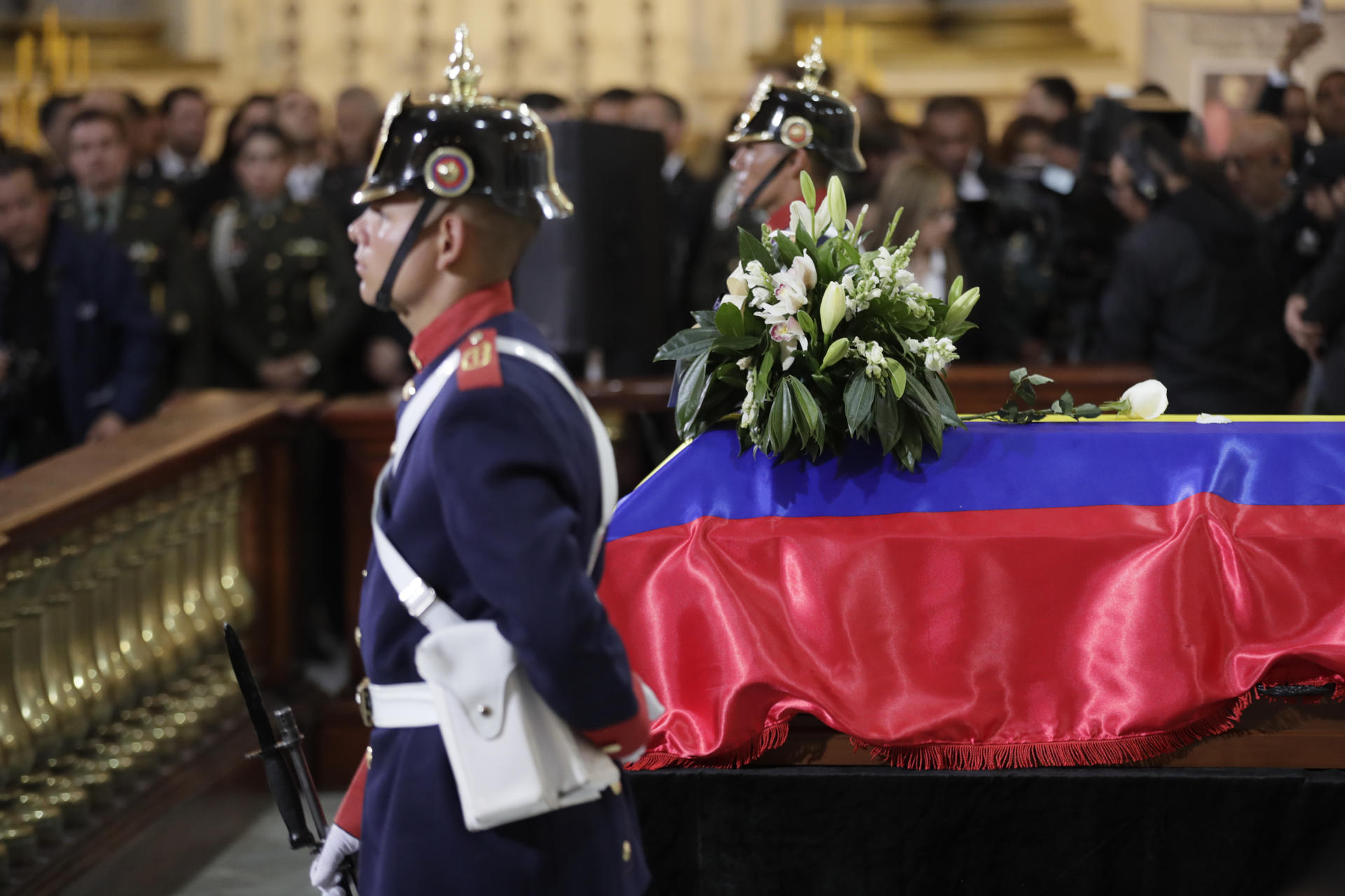 El funeral de Uribe Turbay expone las fracturas entre izquierda y derecha en Colombia