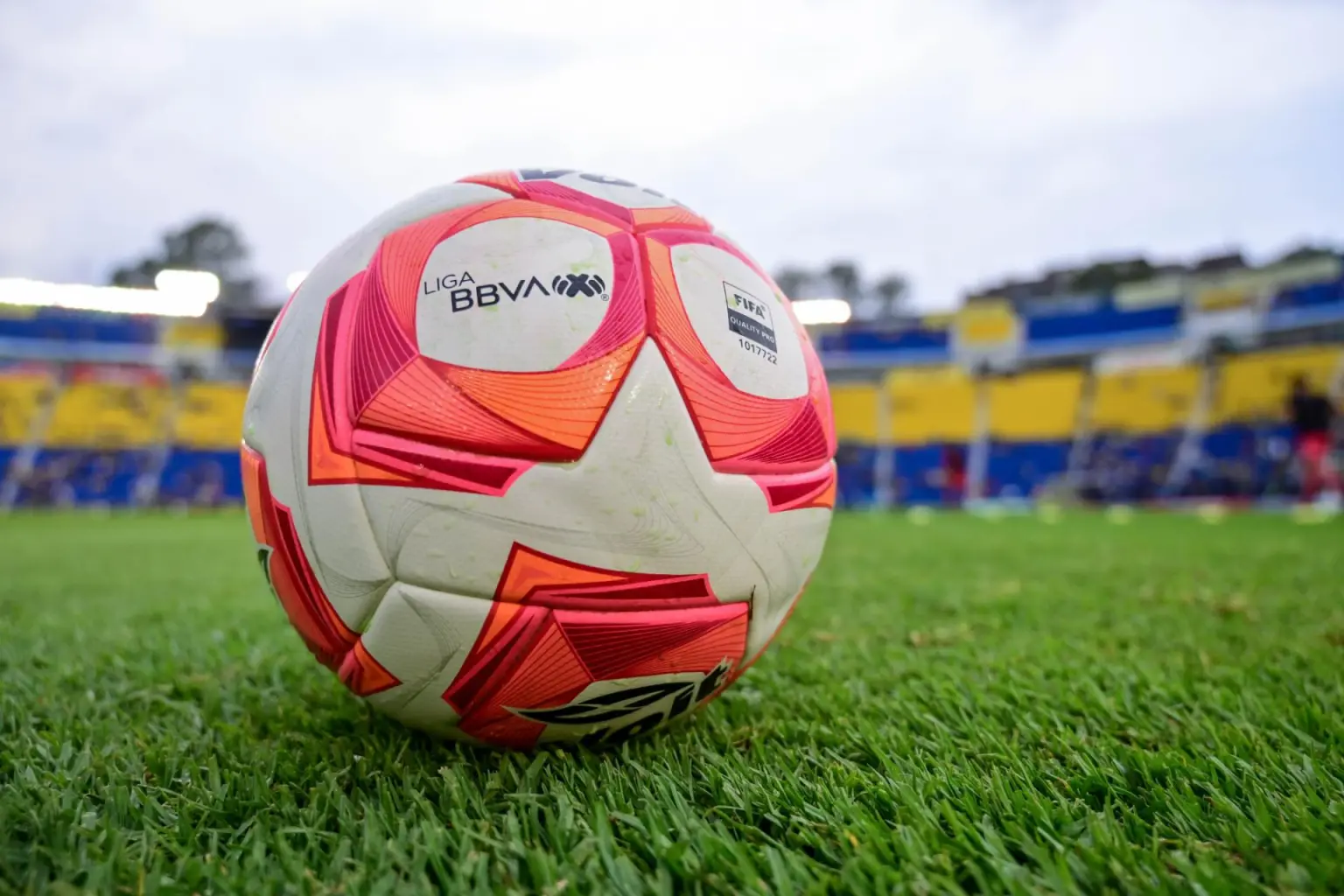 balon-liga-mx-apertura-2025-america-queretaro