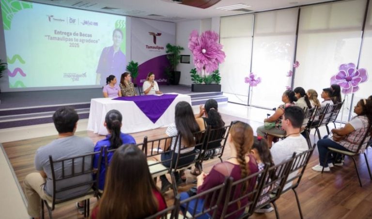 DIF-108-2025.-DIF-Tamaulipas-entrega-la-beca-Tamaulipas-te-agradece-a-200-jovenes-de-39-municipios-5-850x500