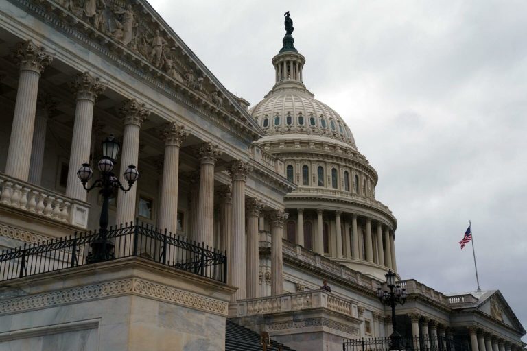Los republicanos acarician el control total del Congreso tras seis días de recuento