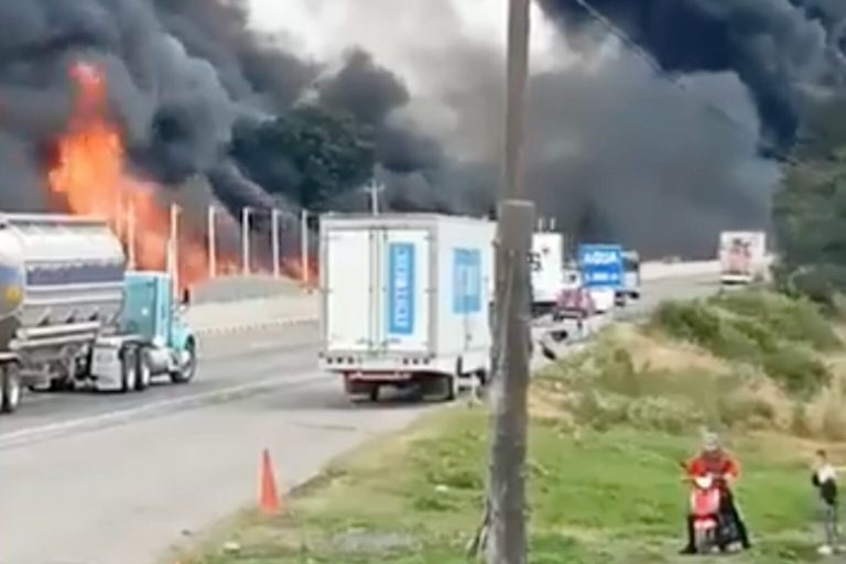choque-dos-pipas-autopista-mexico-puebla-1536x1024