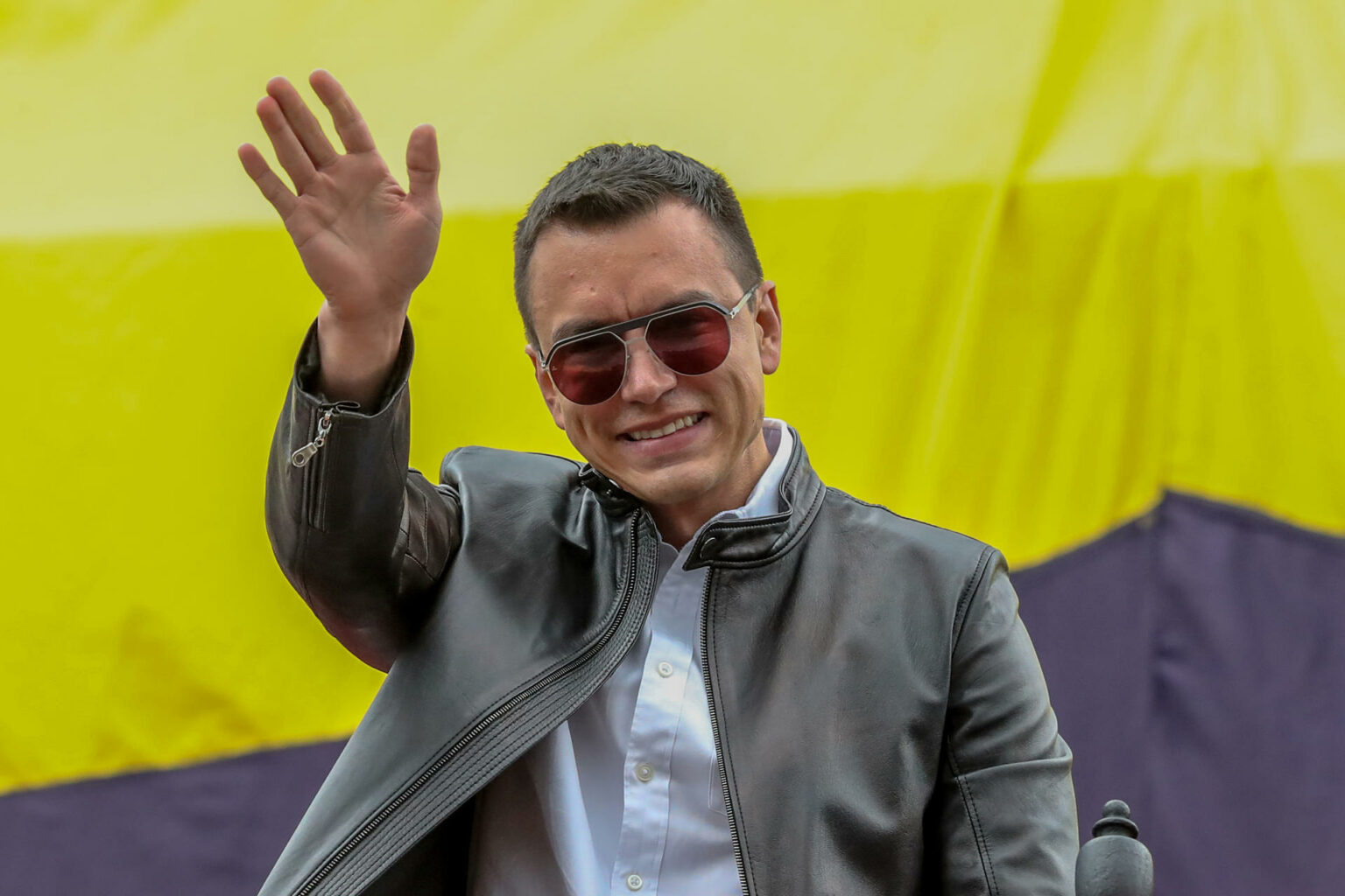 Noboa premia con 507 dólares a policías y militares de Ecuador antes de las elecciones
