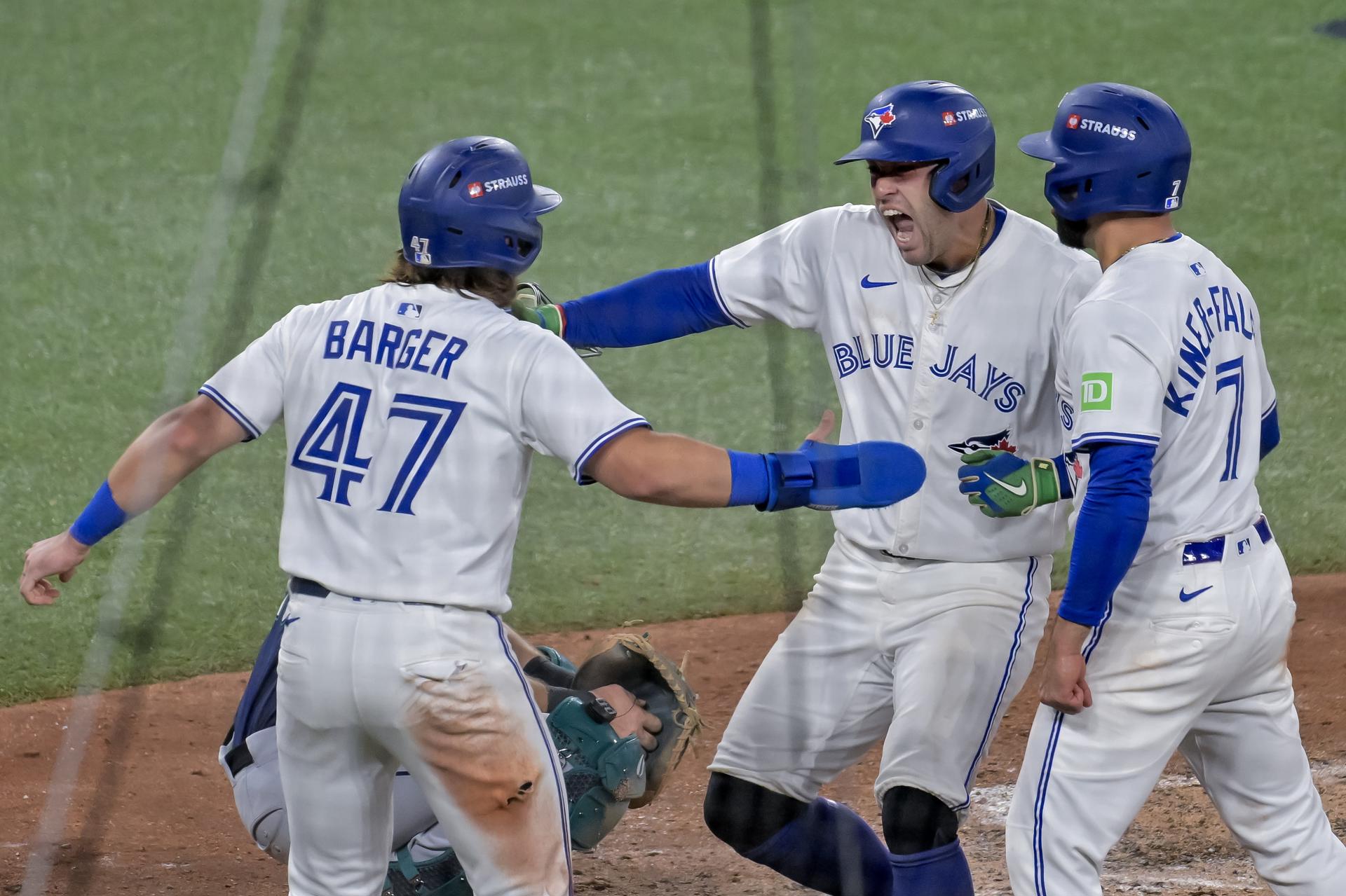 Jonrón de tres carreras de Springer lleva a los Azulejos a la Serie Mundial