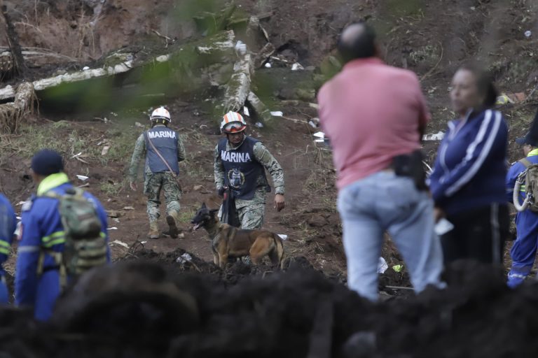 Angustia y destrucción en Huauchinango, un municipio golpeado por las lluvias en México