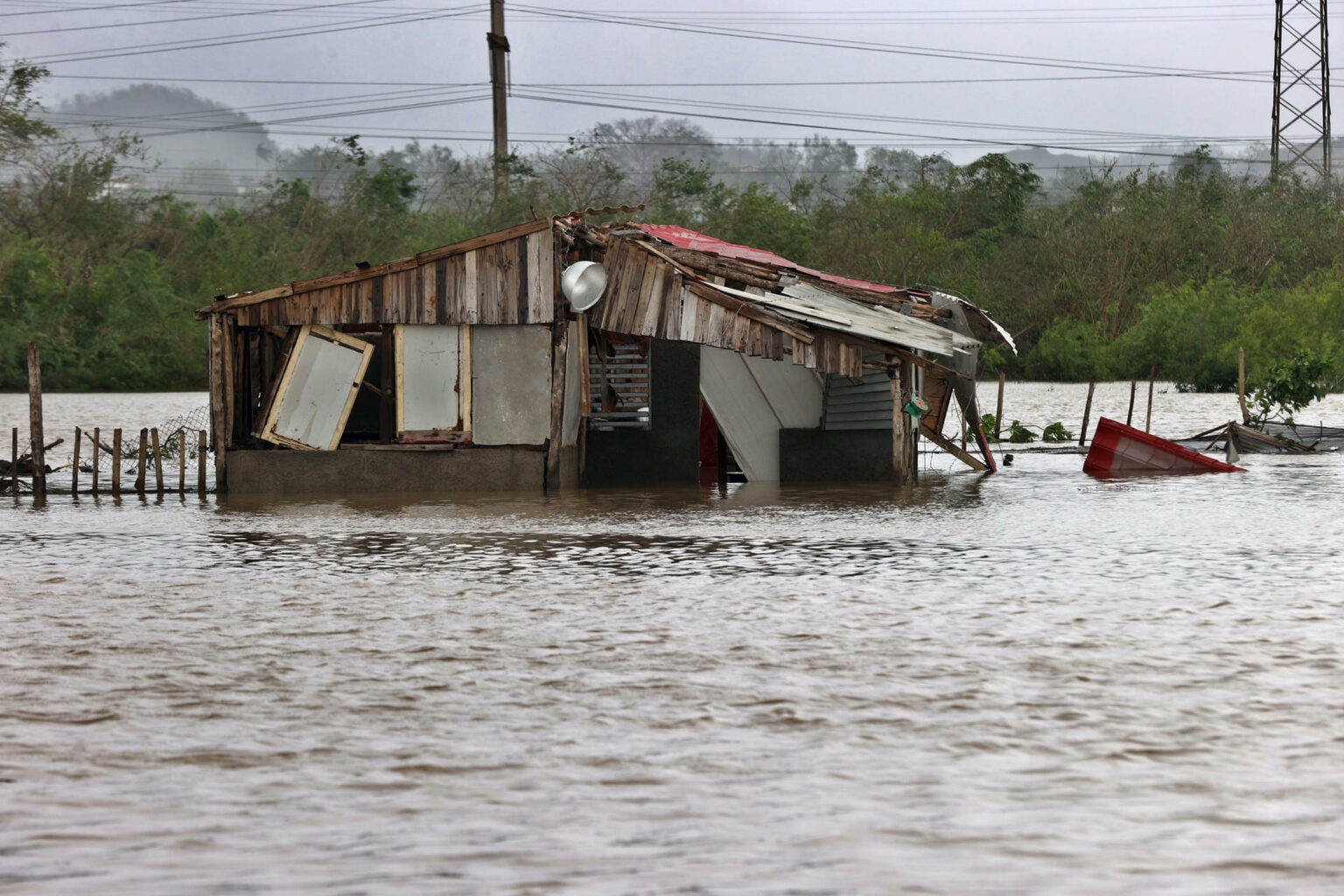 Cuba empieza a evaluar los cuantiosos daños provocados por el potente huracán Melissa