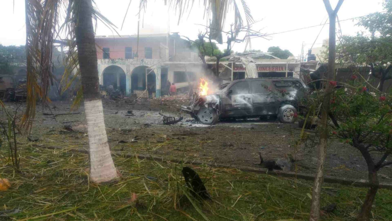 explosion-de-auto-bomba-en-coahuayana-deja-dos-muertos-y-diez-heridos-1536x864
