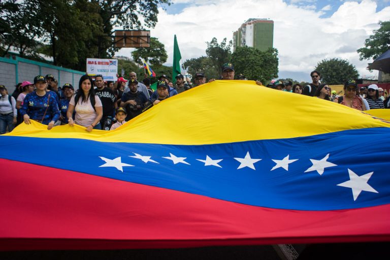 Chavistas se movilizan para exigir a EE.UU. que regrese a Venezuela a Maduro y su esposa