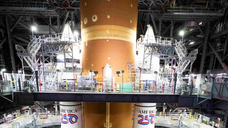 el-lanzamiento-tripulado-de-la-nasa-a-la-luna-contara-con-un-microsatelite-argentino-1536x864