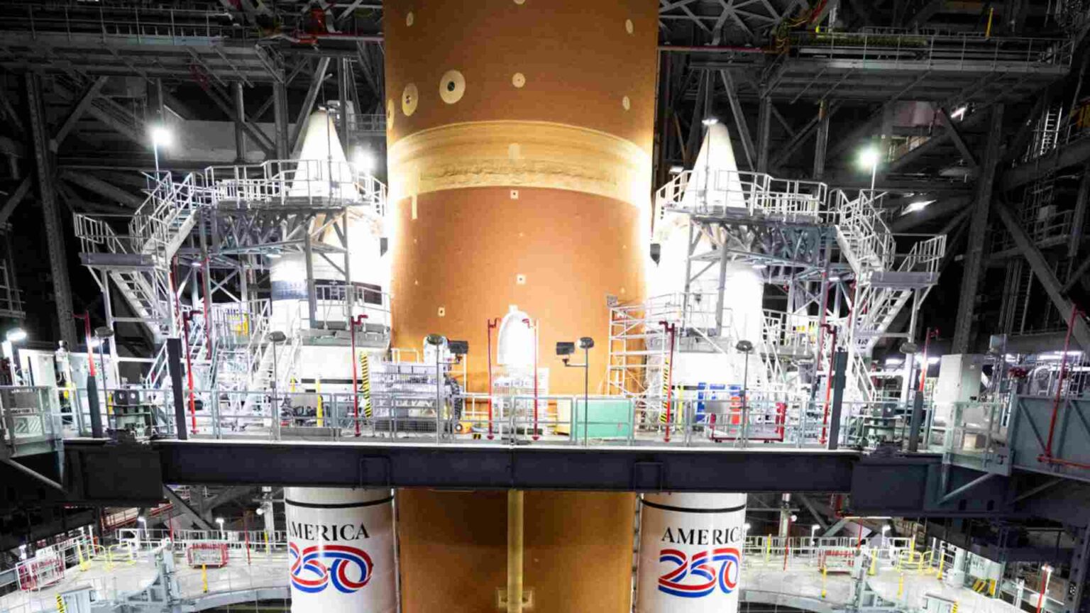 el-lanzamiento-tripulado-de-la-nasa-a-la-luna-contara-con-un-microsatelite-argentino-1536x864