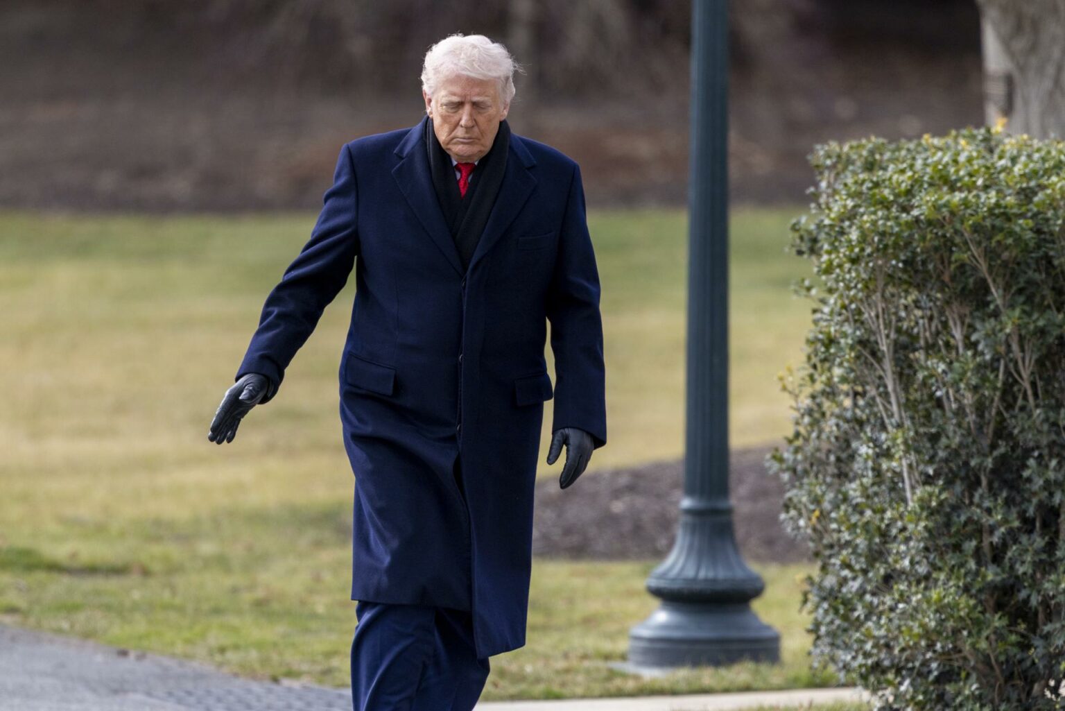 Trump: "Es el momento de buscar un nuevo liderazgo en Irán"