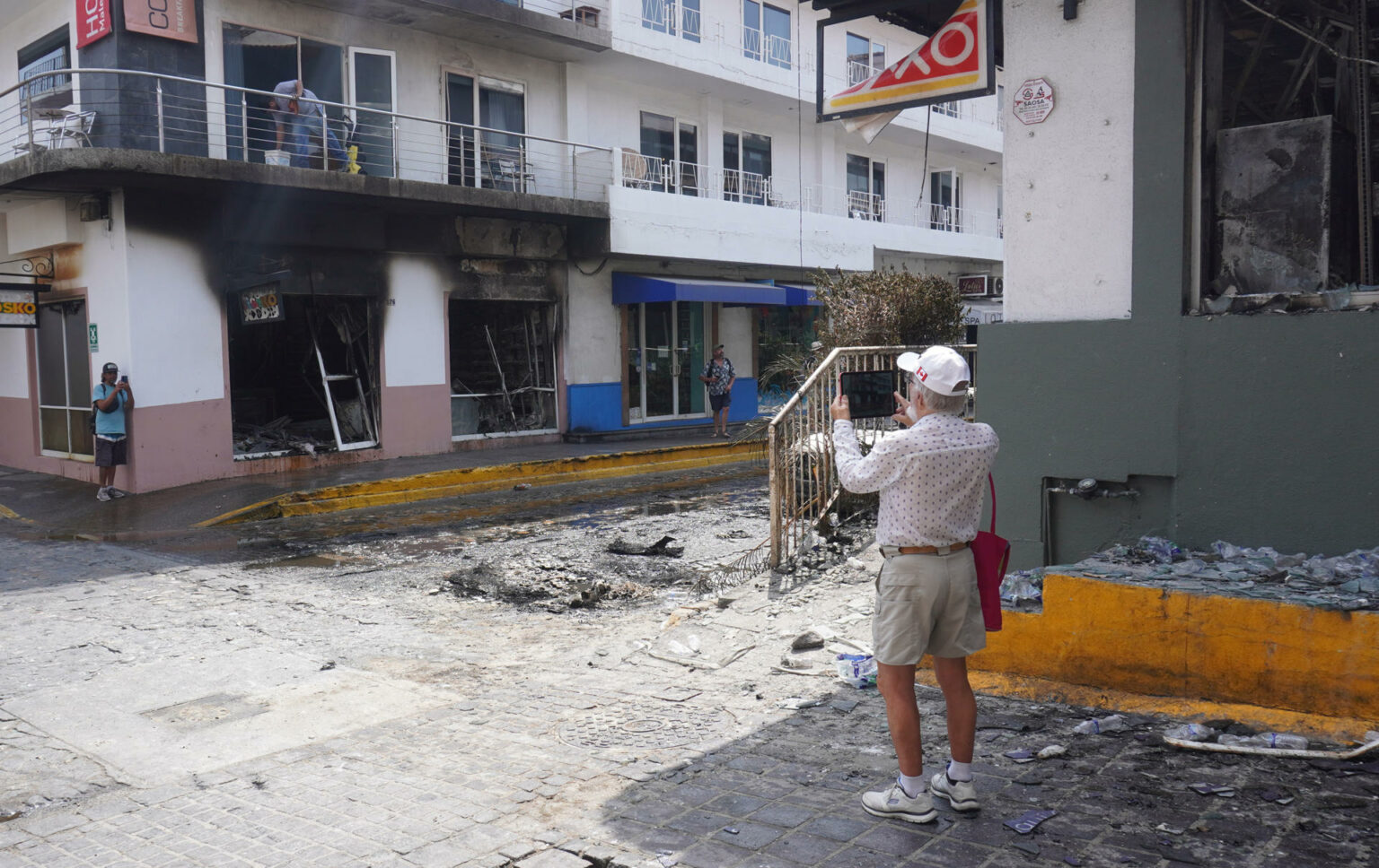 Turistas en Puerto Vallarta viven secuelas tras "secuestro" por muerte de alias El Mencho