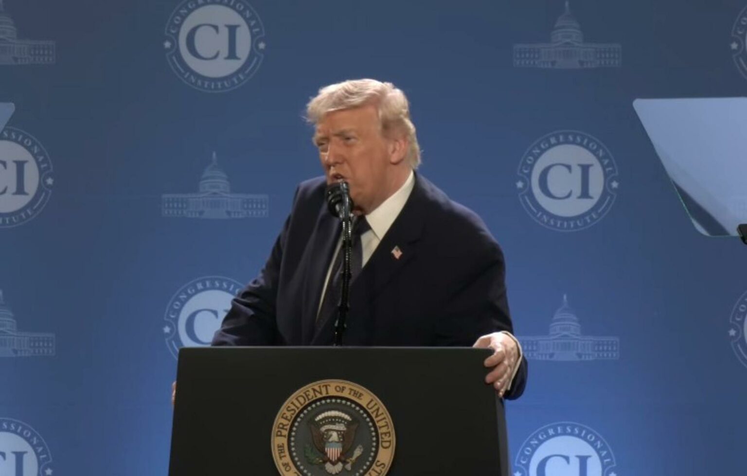 Trump avisa que EE.UU. "no se detendrá" hasta que Irán este "totalmente derrotado"