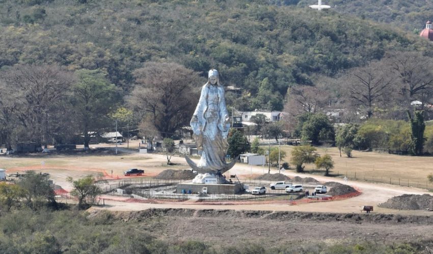 SOP-032-2026.-Embellece-Gobierno-del-Estado-el-monumento-a-la-Virgen-de-El-Chorrito-con-moderna-plazoleta-4-850x500