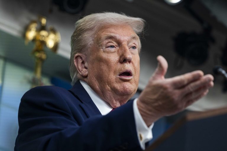 Trump aprovecha la inminente tormenta invernal en EEUU para negar el cambio climático